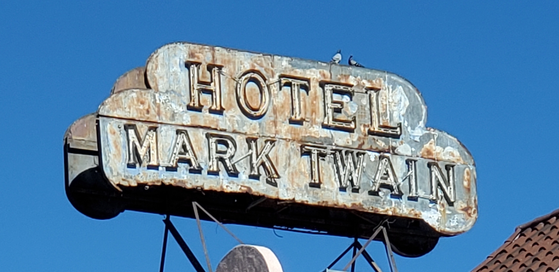 The Mark Twain Hotel, Hollywood